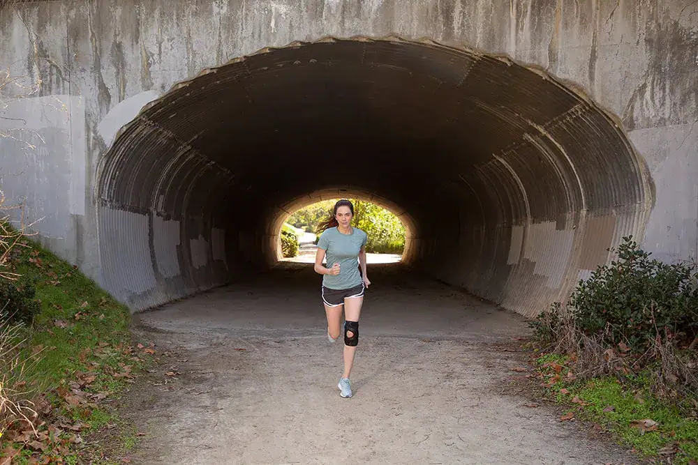 Formfit Tracker Lifestyle Image B7r8y8